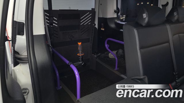 Hyundai Staria disability support car 2022 — фото 17