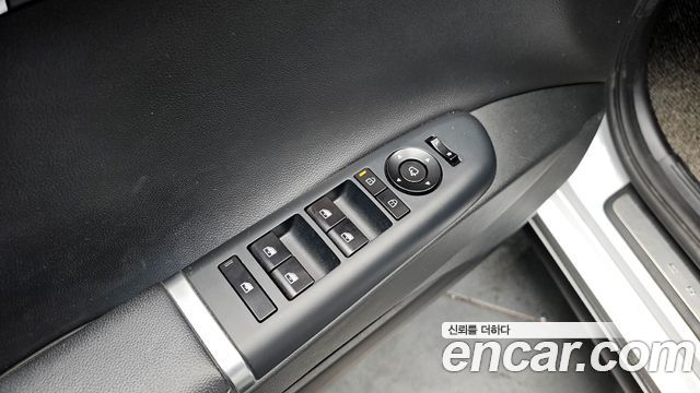 Hyundai Grandeur (GN7) 2,5 Gasoline 2WD Premium 2023 — фото 18