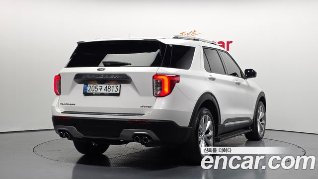 Ford Explorer (VI) 3.0 Platinum 4WD 2022 — фото 2