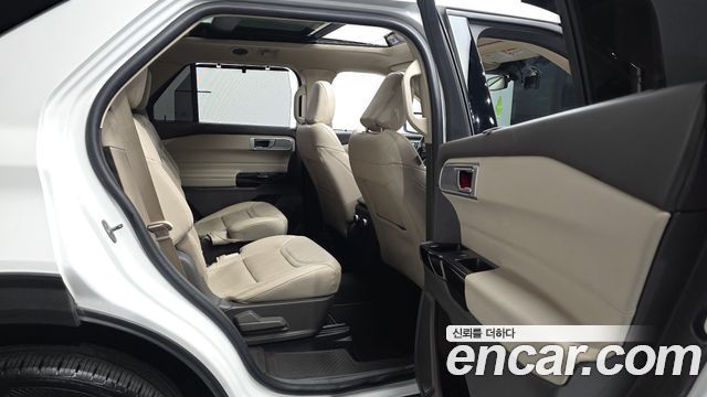 Ford Explorer (VI) 3.0 Platinum 4WD 2022 — фото 12