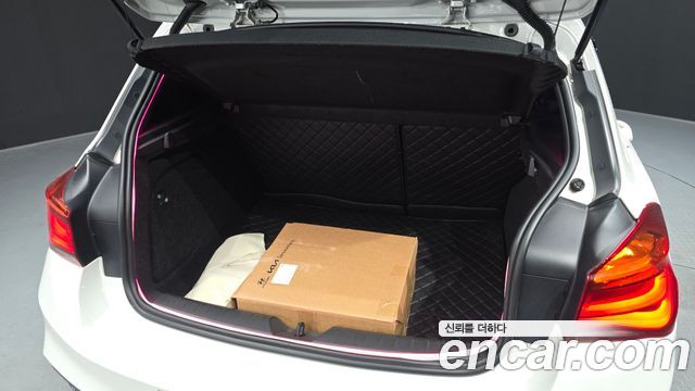 BMW 1 Series (F20) 118d M Sport Shadow 5 Door 2018 — фото 24