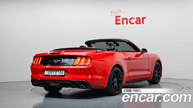 Ford Mustang Convertible 2023 — фото 2