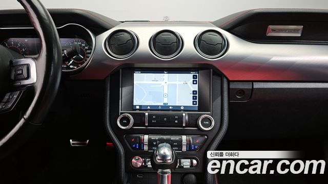 Ford Mustang Convertible 2023 — фото 14