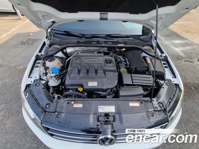 Volkswagen Jetta 2.0 TDI BlueMotion Premium 6th 2016 — фото 18