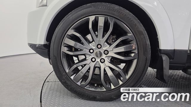 Land Rover Discovery 4 3.0 SDV6 SE 2016 — фото 5