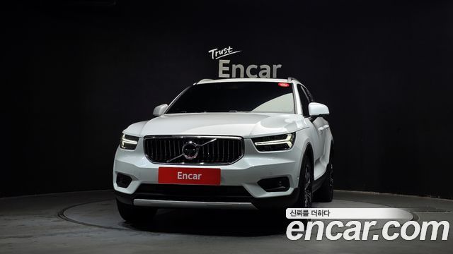 Volvo XC40 B4 Inscription 2021 — фото 3