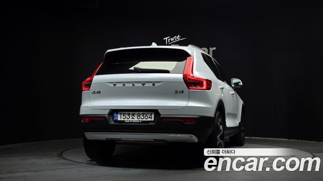 Volvo XC40 B4 Inscription 2021 — фото 4