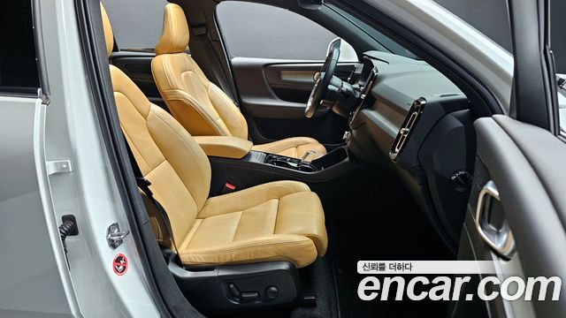 Volvo XC40 B4 Inscription 2021 — фото 10