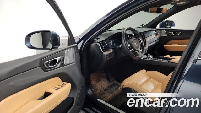 Volvo XC60 (II) B6 Inscirtion 2021 — фото 10