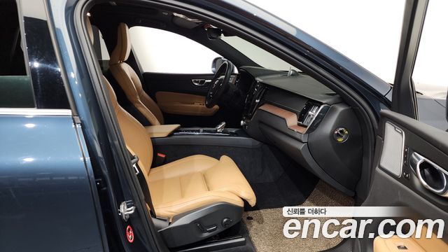 Volvo XC60 (II) B6 Inscirtion 2021 — фото 11