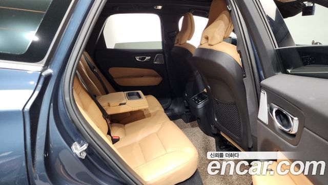 Volvo XC60 (II) B6 Inscirtion 2021 — фото 12