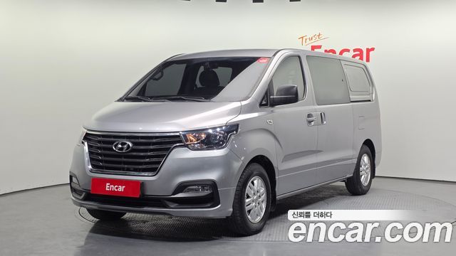 Hyundai Grand Starex Van 5-Seater Smart