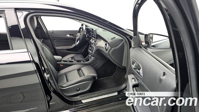 Mercedes-Benz GLA-Class (X156) GLA220 Premium 2019 — фото 11