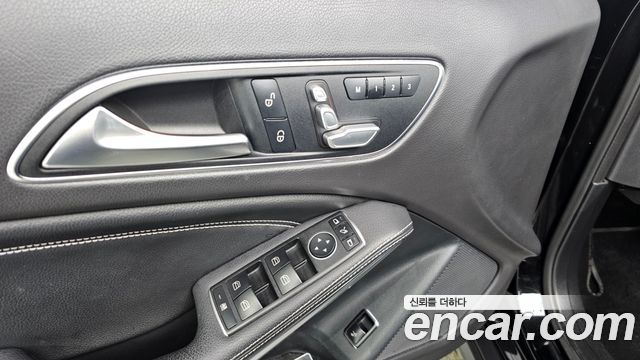 Mercedes-Benz GLA-Class (X156) GLA220 Premium 2019 — фото 17