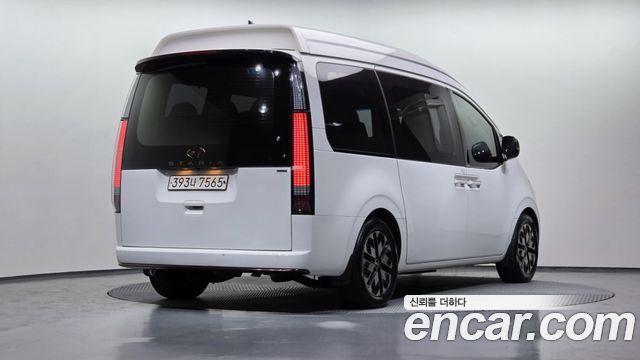 Hyundai Staria 4WD Lounge 7-Seater Limousine 2023 — фото 2