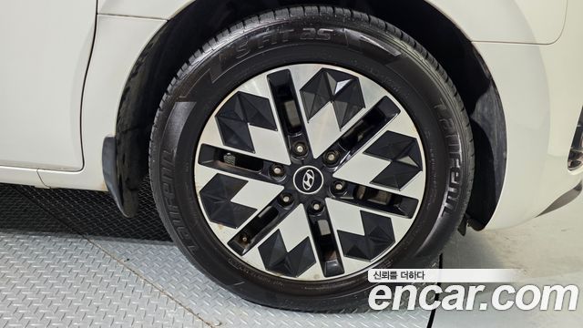 Hyundai Staria 4WD Lounge 7-Seater Limousine 2023 — фото 5