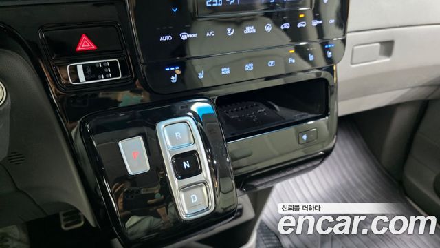 Hyundai Staria 4WD Lounge 7-Seater Limousine 2023 — фото 9