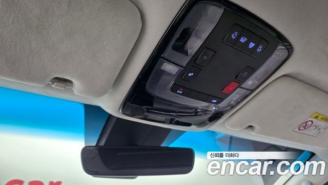 Hyundai Staria 4WD Lounge 7-Seater Limousine 2023 — фото 18