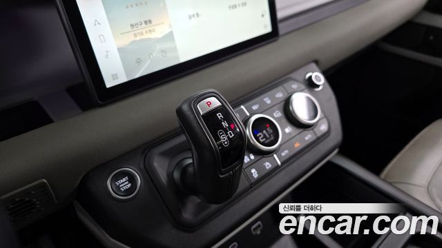Land Rover Defender (L663) 110 D250 SE 2022 — фото 9