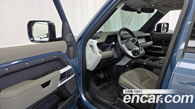 Land Rover Defender (L663) 110 D250 SE 2022 — фото 10