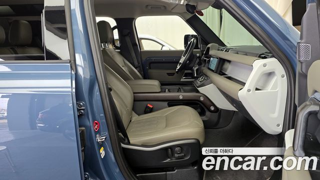 Land Rover Defender (L663) 110 D250 SE 2022 — фото 11