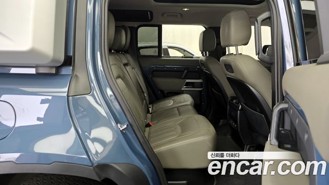 Land Rover Defender (L663) 110 D250 SE 2022 — фото 12