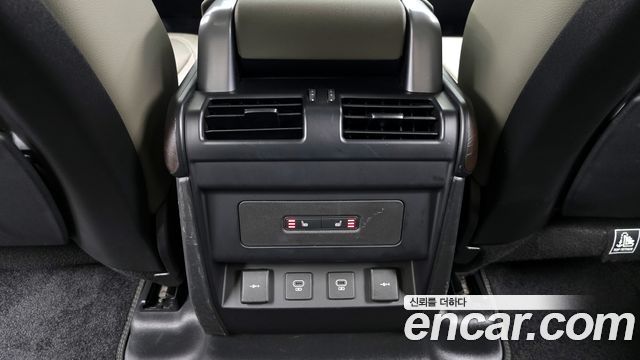 Land Rover Defender (L663) 110 D250 SE 2022 — фото 19