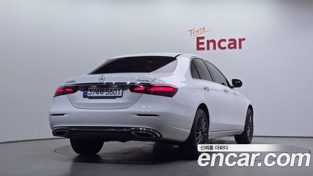 Mercedes-Benz E-Class (W213) E220d 4MATIC Exclusive 2022 — фото 2