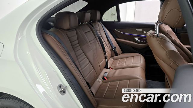 Mercedes-Benz E-Class (W213) E220d 4MATIC Exclusive 2022 — фото 12