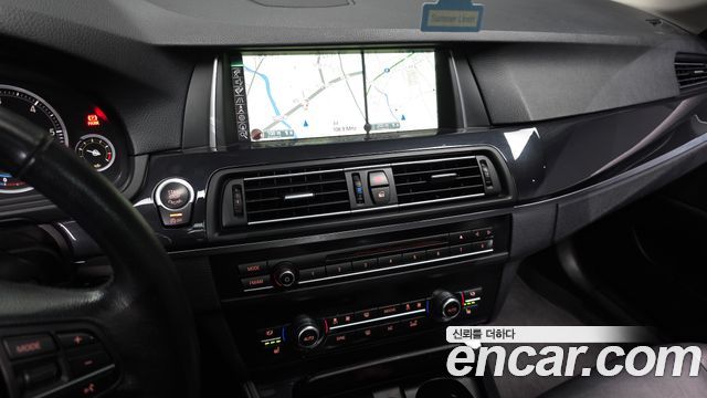 BMW 5 Series (F10) 520d xDrive M Aero Dynamic 2016 — фото 15