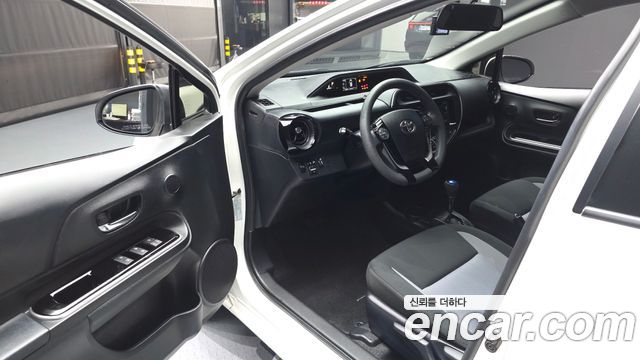 Toyota Prius C 1.5 2019 — фото 10