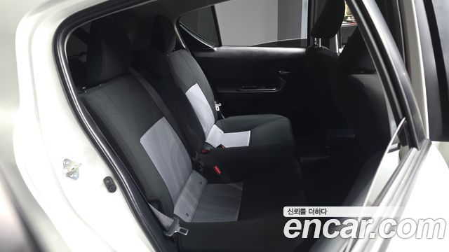 Toyota Prius C 1.5 2019 — фото 12