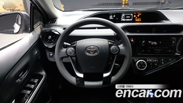 Toyota Prius C 1.5 2019 — фото 13