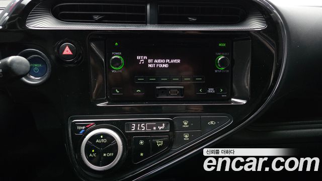 Toyota Prius C 1.5 2019 — фото 15