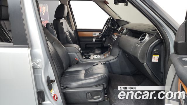 Land Rover Discovery 4 3.0 SDV6 SE 2016 — фото 11