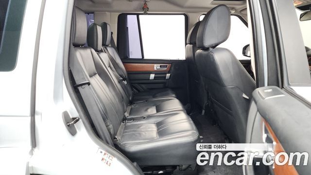 Land Rover Discovery 4 3.0 SDV6 SE 2016 — фото 12