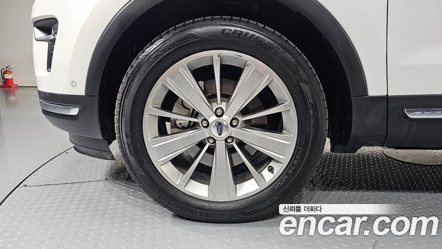 Ford Explorer 2.3 Limited 4WD 5th 2018 — фото 5