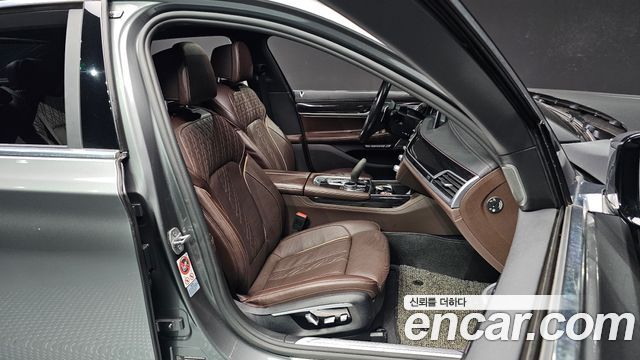BMW 7 Series (G11) 730Ld xDrive M Sport 2017 — фото 10