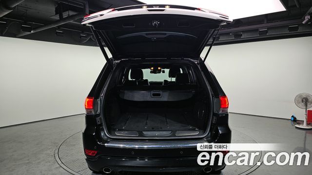 Jeep Grand Cherokee 3.0 Diesel Overland WK2 2016 — фото 20