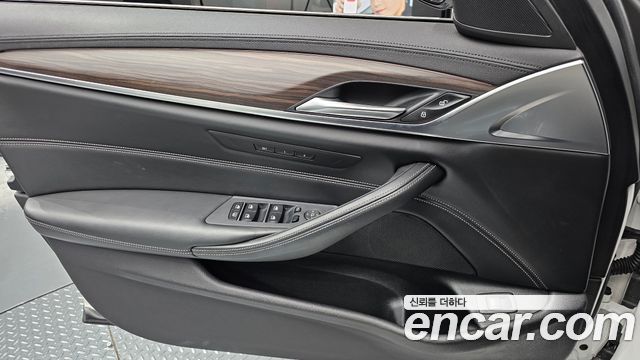 BMW 5 Series (G30) 530i xDrive M Sport Package Plus 2018 — фото 14