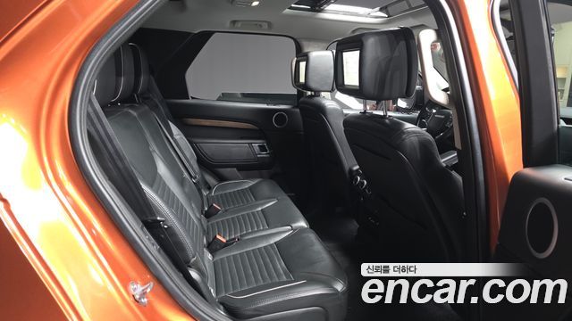Land Rover Discovery 5 3.0 TD6 HSE Luxury 2018 — фото 12