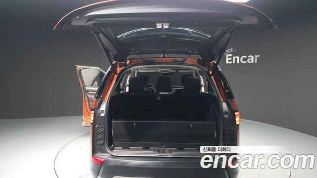 Land Rover Discovery 5 3.0 TD6 HSE Luxury 2018 — фото 20