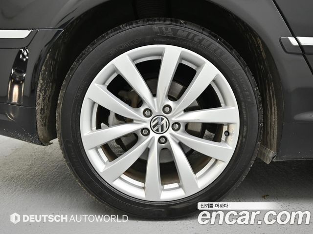 Volkswagen Phaeton V8 4.2 LWB VW611 2013 — фото 5