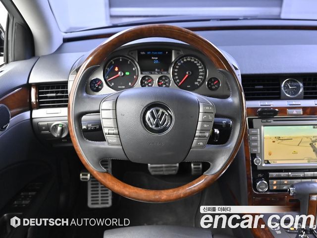 Volkswagen Phaeton V8 4.2 LWB VW611 2013 — фото 17