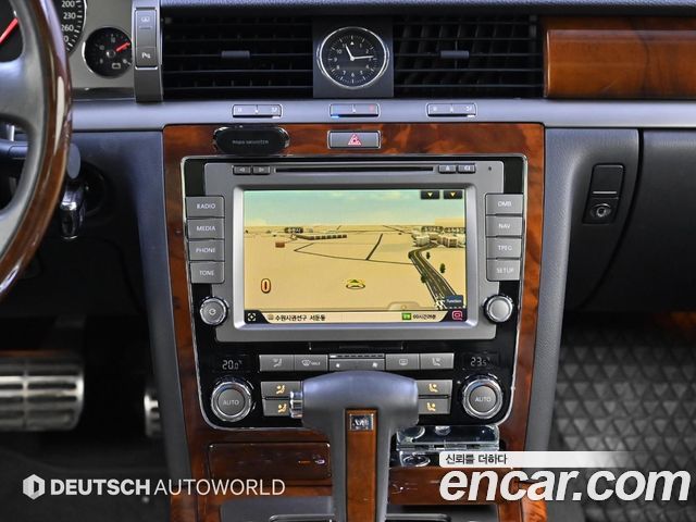 Volkswagen Phaeton V8 4.2 LWB VW611 2013 — фото 18