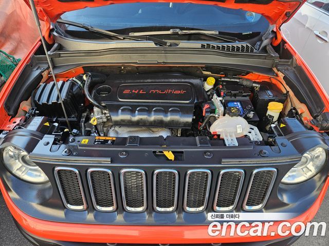 Jeep Renegade 2.4 Longitude High 2017 — фото 7