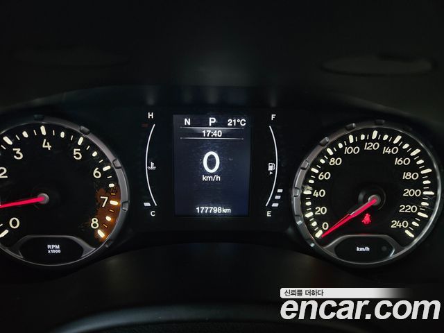 Jeep Renegade 2.4 Longitude High 2017 — фото 9