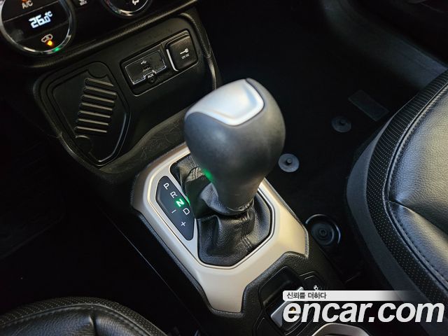 Jeep Renegade 2.4 Longitude High 2017 — фото 10