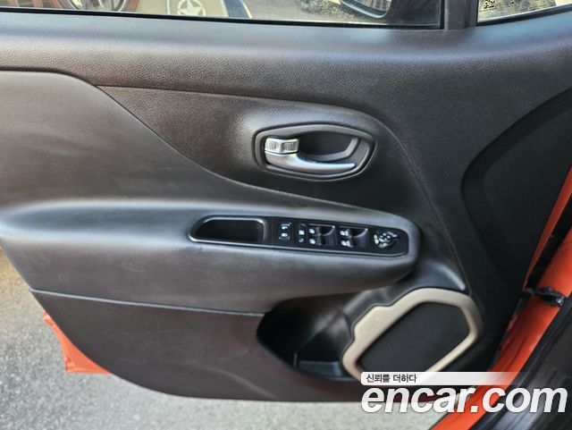 Jeep Renegade 2.4 Longitude High 2017 — фото 20