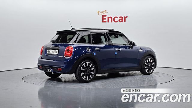 MINI Cooper S 5Door Standard 3rd 2018 — фото 2